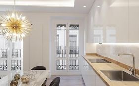 Elegant Retreat In City Center